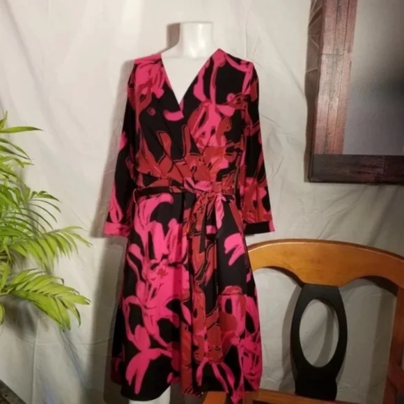 V Neck Long Sleeve Floral Dress with pockets - Picture 2 of 9
